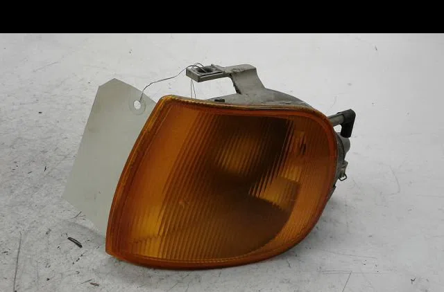 Clignotant gauche Volkswagen POLO III (6N1) 60 1.4 (1995-1999) occasion