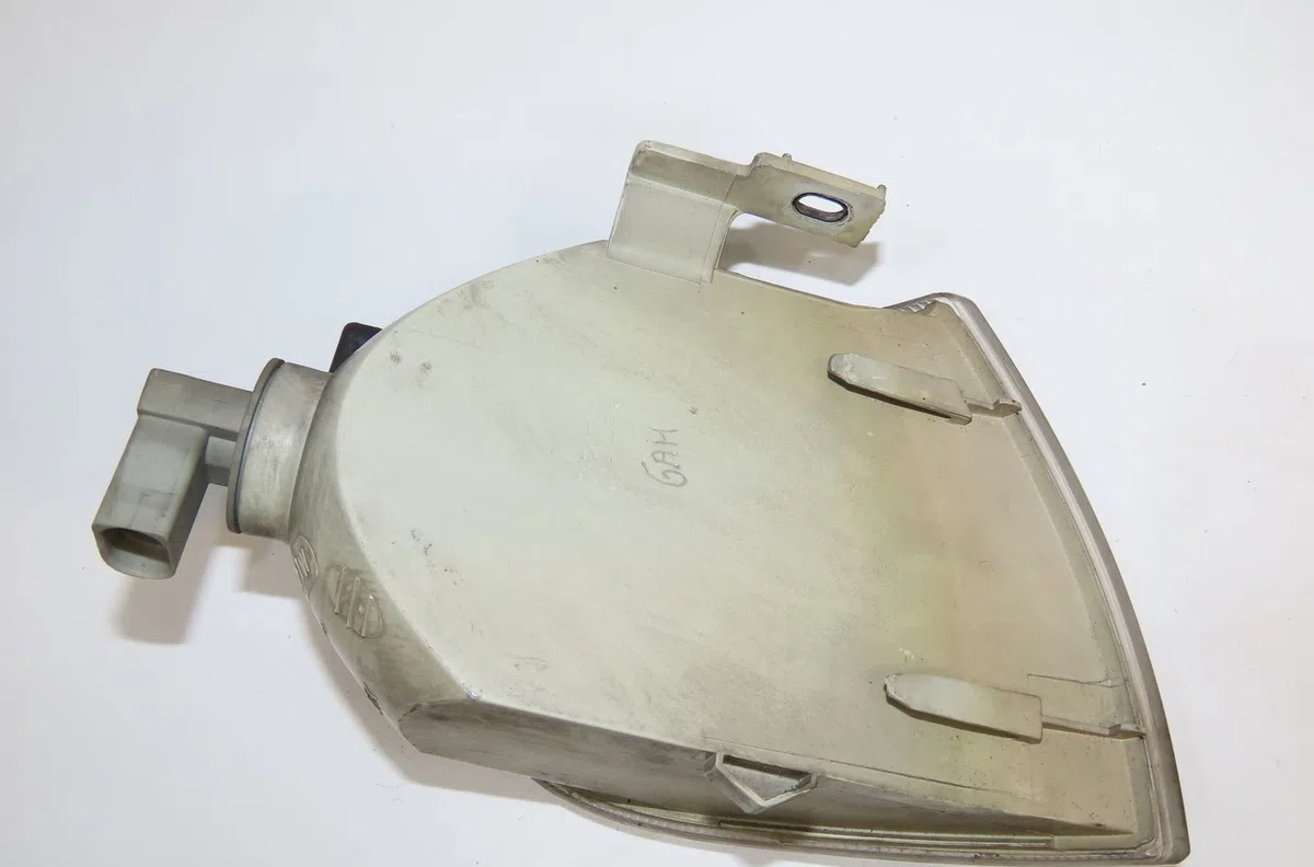 Clignotant gauche Volkswagen POLO III (6N1) 60 1.4 (1995-1999) occasion — photo 2