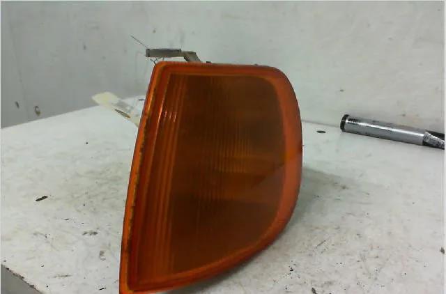 Clignotant gauche VOLKSWAGEN POLO III Phase 1 10-1994--11-1999 1.4 60ch occasion