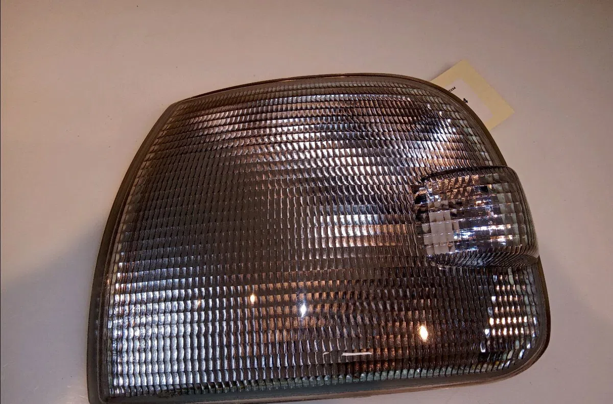 Clignotant gauche Volkswagen TRANSPORTER IV Autobus-Autocar (70B, 70C, 7DB, 7DK, 70J, 70K 2.5 tdi (1995-2003) occasion — photo 2