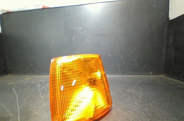Clignotant gauche Volkswagen TRANSPORTER IV Autobus-Autocar (70B, 70C, 7DB, 7DK, 70J, 70K 2.5 tdi (1995-2003) occasion — photo 2