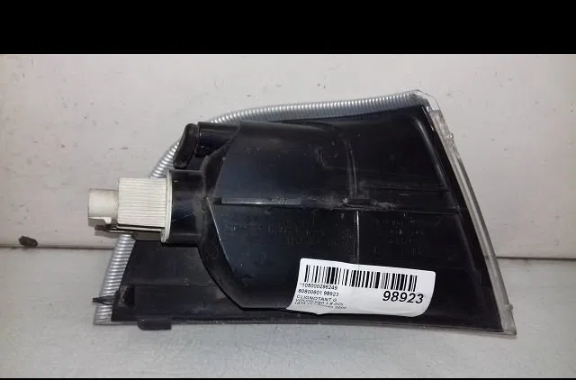 Clignotant gauche Volvo V40 Break (645) 1.8 i (2001-2004) occasion — photo 2