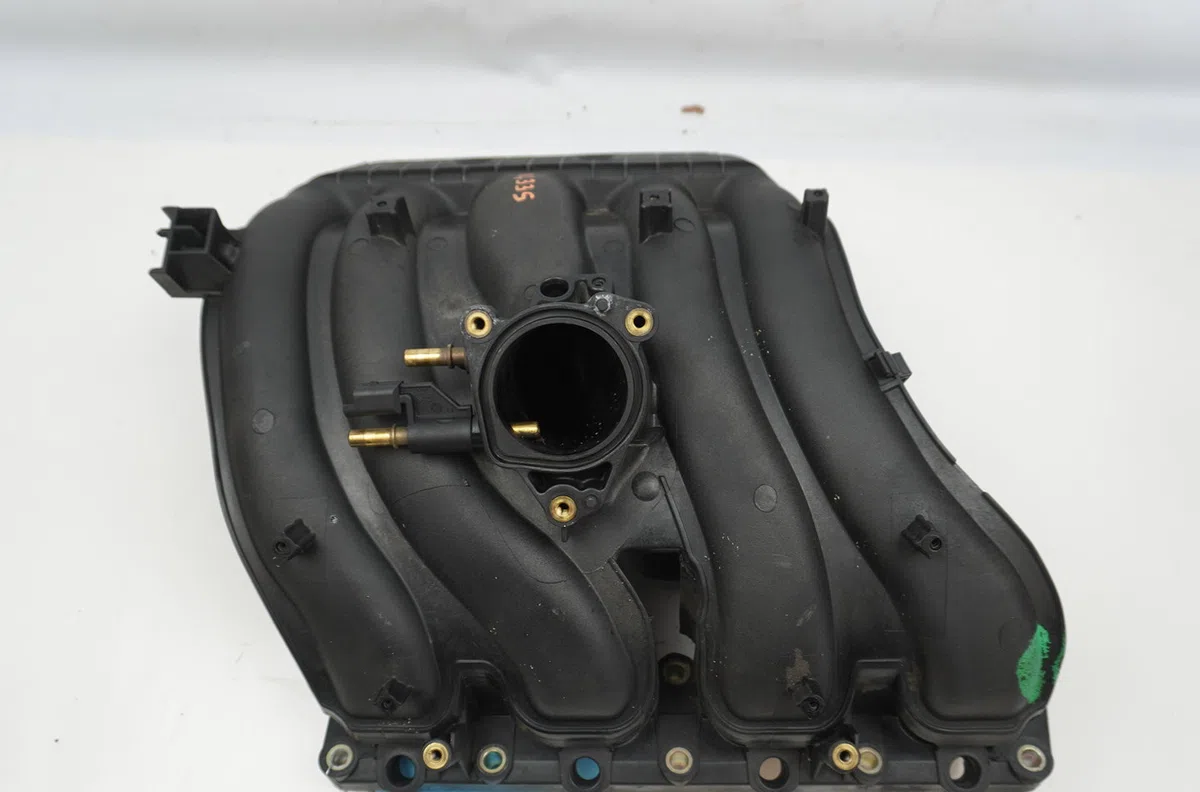 Collecteur admission Peugeot 307 CC (3B) 2.0 16v (2003-2005) 2 portes occasion — photo 2