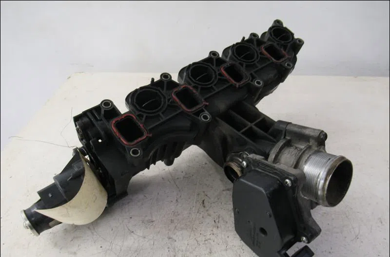Collecteur admission Volkswagen POLO V (6R1, 6C1) 1.6 tdi (2009) 5 portes occasion — photo 3