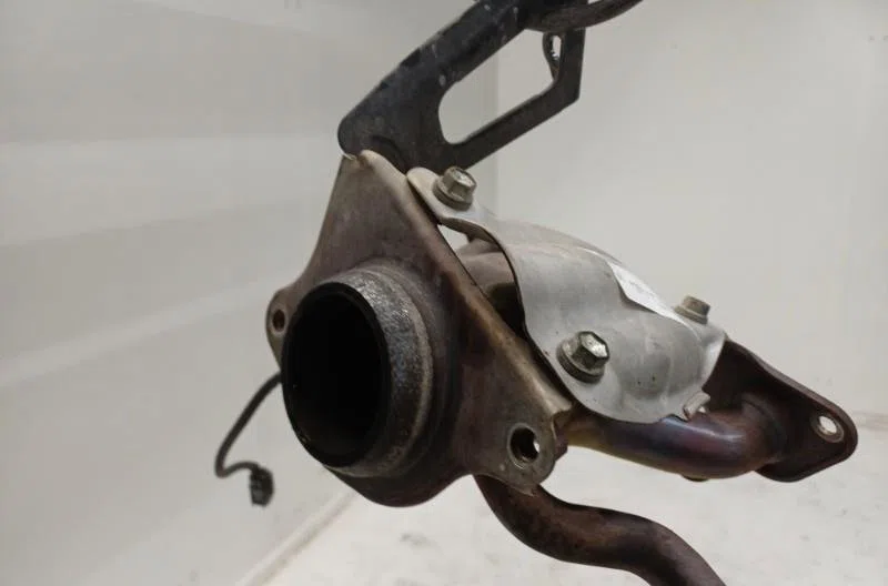 Collecteur echappement TOYOTA PRIUS 3 PHASE 1 occasion — photo 2