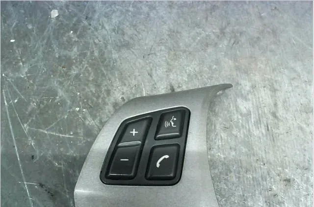 Commande autoradio Bmw 1 (E87) 118 d (2004-2007) occasion — photo 2