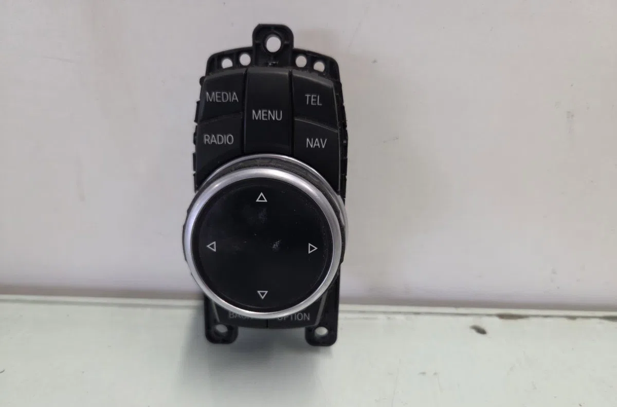 Commande autoradio BMW SERIE 6 F06 GRAN COUPE PHASE 1 occasion — photo 2