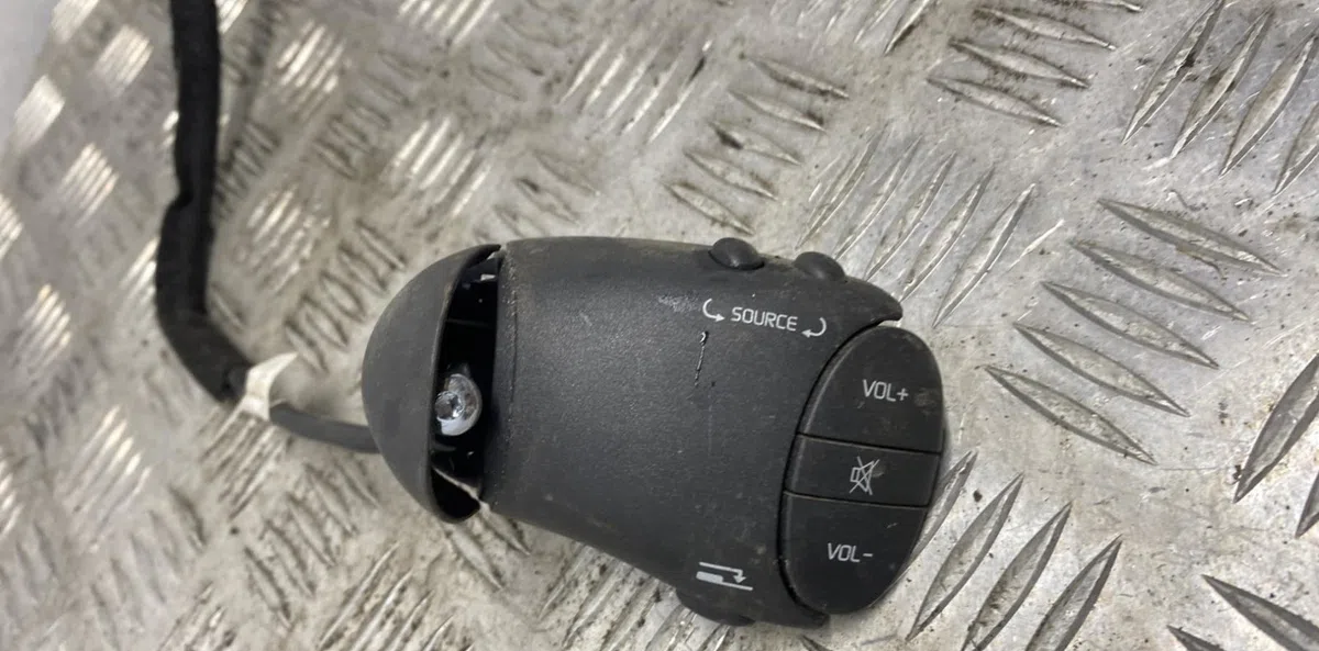 Commande autoradio DACIA DUSTER 1 PHASE 1 occasion — photo 2