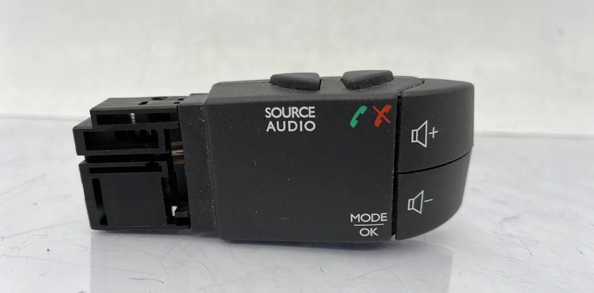 Commande autoradio DACIA LODGY PHASE 1 occasion — photo 2