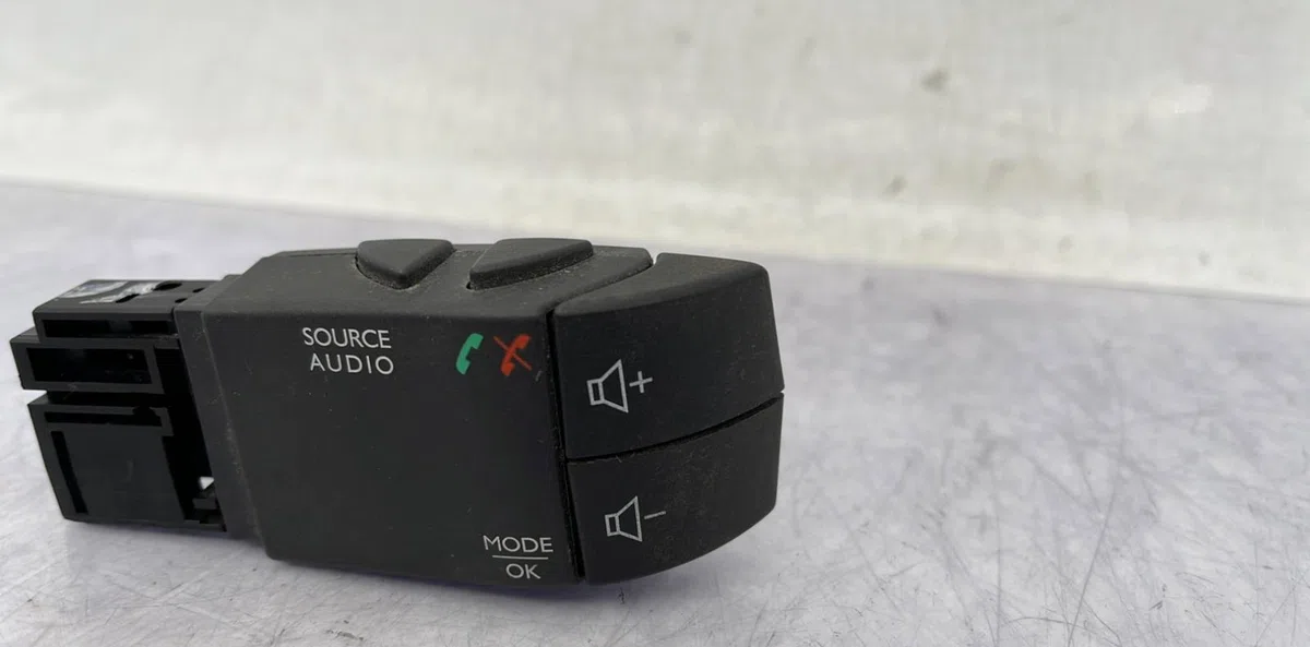 Commande autoradio DACIA LOGAN MCV 2 PHASE 2 BREAK occasion — photo 3