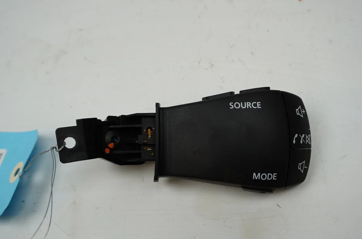 Commande autoradio Dacia SANDERO III Liberty 125 i.e. (m73) (2012) occasion