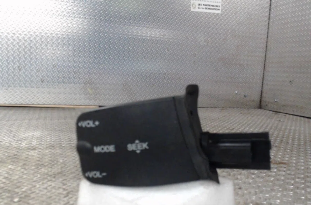 Commande autoradio FORD C-MAX 1 PHASE 1 occasion — photo 2