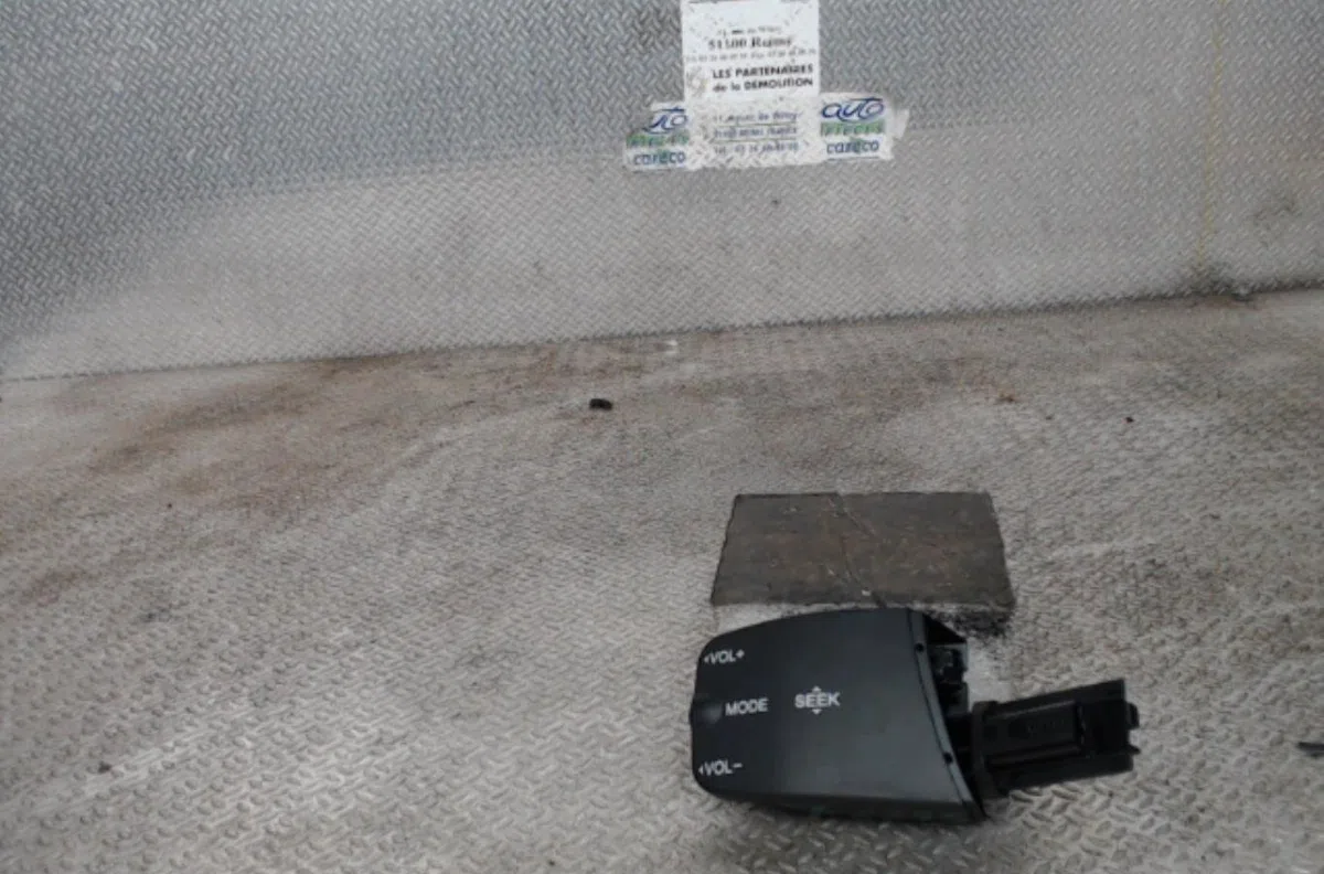 Commande autoradio FORD FOCUS 2 PHASE 2 BREAK occasion — photo 2