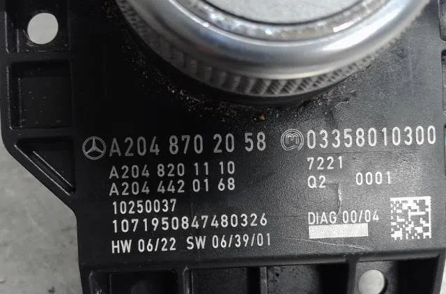 Commande autoradio Mercedes-benz CLASSE C (W204) C 220 cdi (204.002) (2008-2014) 4 portes occasion — photo 2