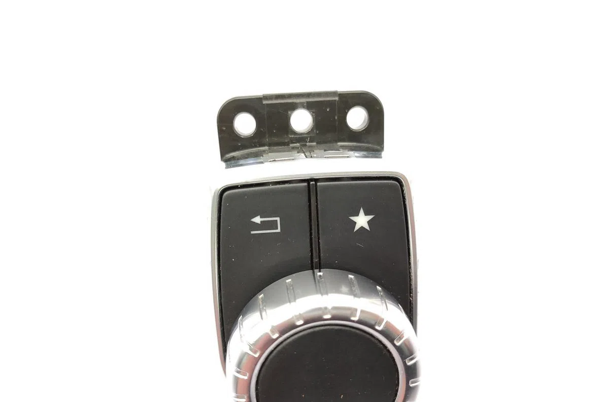 Commande autoradio MERCEDES CLASSE CLA 117 SHOOTING BREAK occasion — photo 4