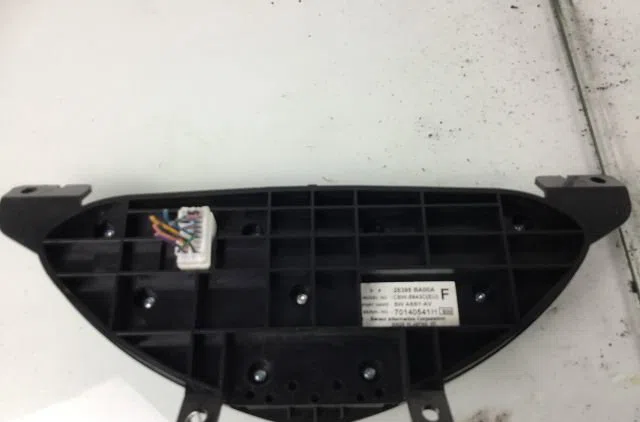 Commande autoradio Nissan PRIMERA Break (WP12) 1.9 dci (2003) occasion — photo 2