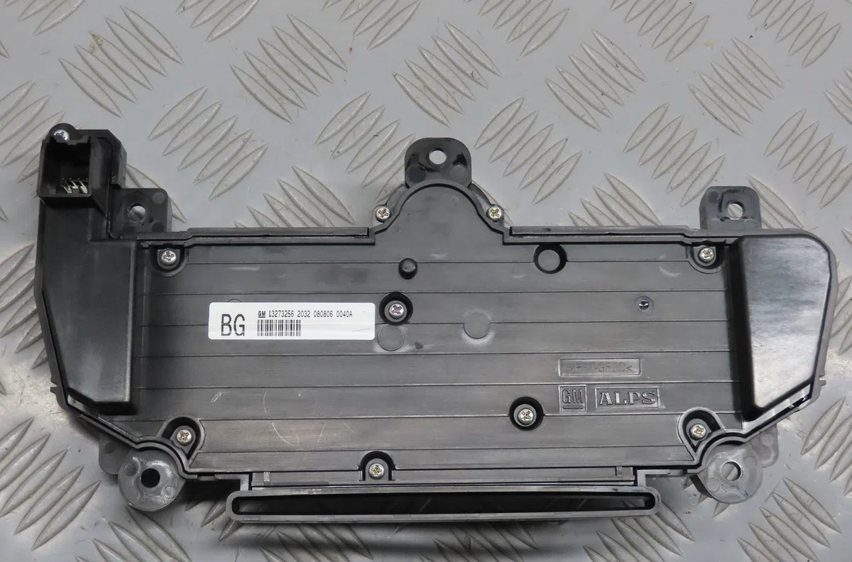 Commande autoradio Opel INSIGNIA A A trois volumes (G09) 1.8 (69) (2008-2017) occasion — photo 2