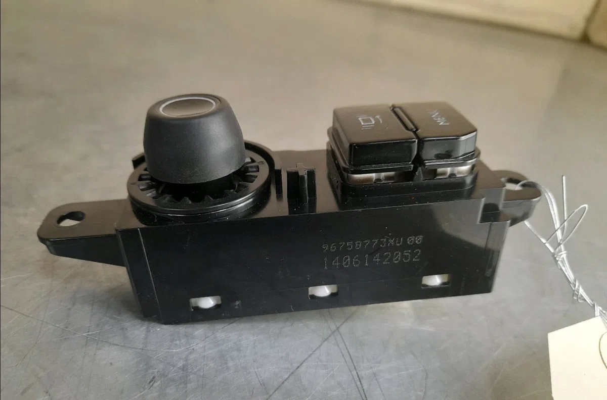 Commande autoradio Peugeot 2008 I (CU_) 1.6 hdi (2013) occasion — photo 2