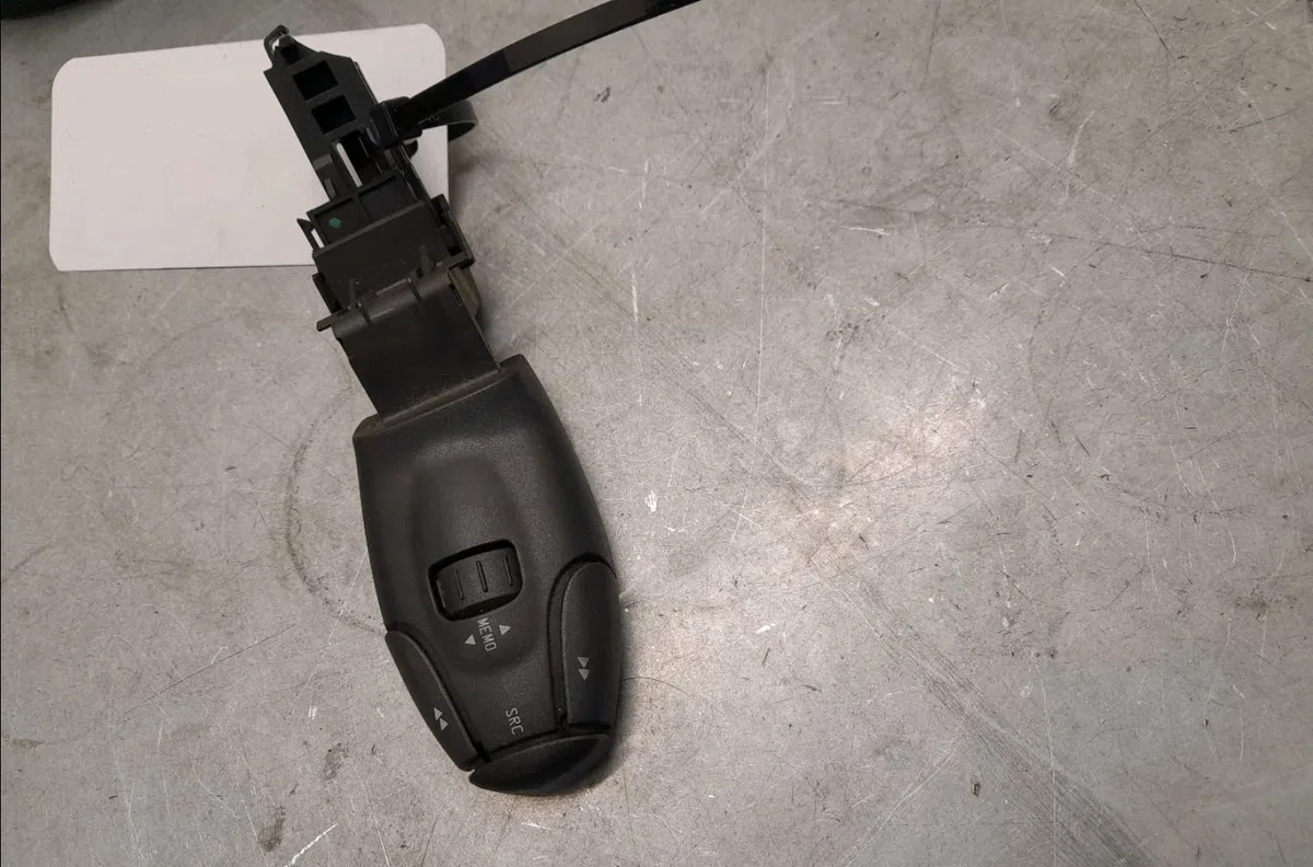 Commande autoradio Peugeot 206 CC (2D) 2.0 s16 (2000-2007) occasion — photo 2