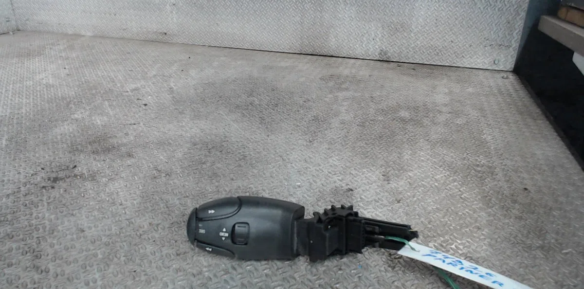 Commande autoradio PEUGEOT PARTNER 2 PHASE 1 occasion — photo 2