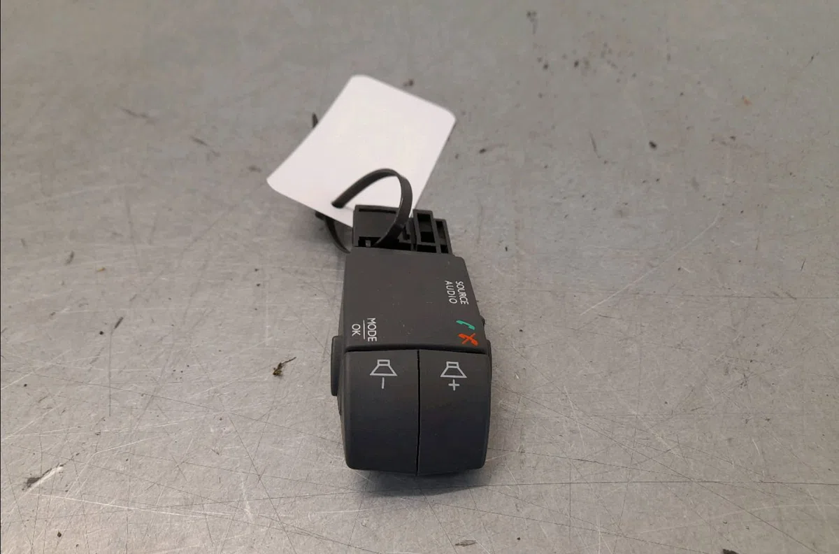 Commande autoradio RENAULT CAPTUR  1.5 DCI 110ch occasion — photo 2