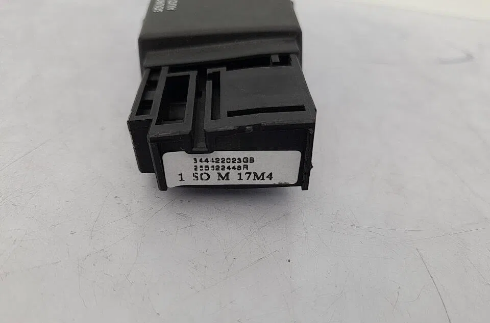 Commande autoradio RENAULT CLIO 4 PHASE 1 occasion — photo 2