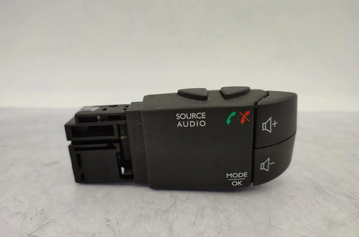 Commande autoradio RENAULT CLIO 4 PHASE 2 occasion
