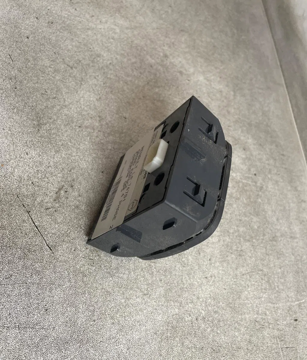 Commande autoradio Renault ESPACE IV (JK0-1_) 2.0 dci (jk02, jk03) (2006) 5 portes occasion — photo 2
