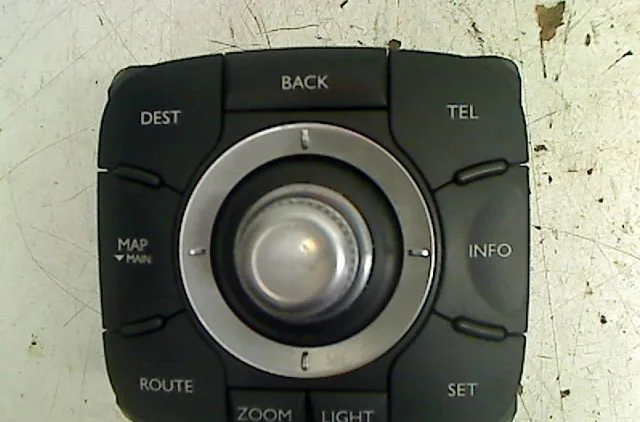 Commande autoradio Renault ESPACE IV (JK0-1_) 2.0 dci (jk03, jk04, jk1c, jk1g, jk1j, jk1k) (2006) 5 portes occasion