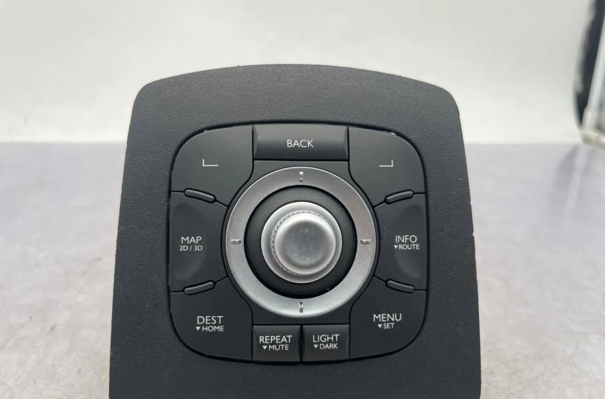 Commande autoradio RENAULT GRAND SCENIC 3 PHASE 2 occasion — photo 2