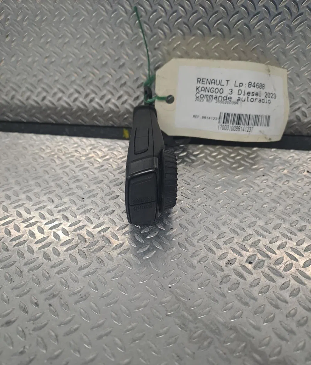 Commande autoradio RENAULT KANGOO 3  KANGOO 3 occasion — photo 2