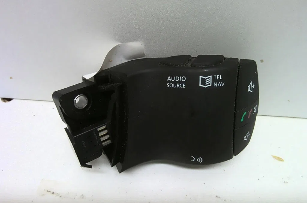 Commande autoradio Renault KOLEOS I (HY_) 2.0 dci 4x4 (hy0k) (2008) occasion — photo 2