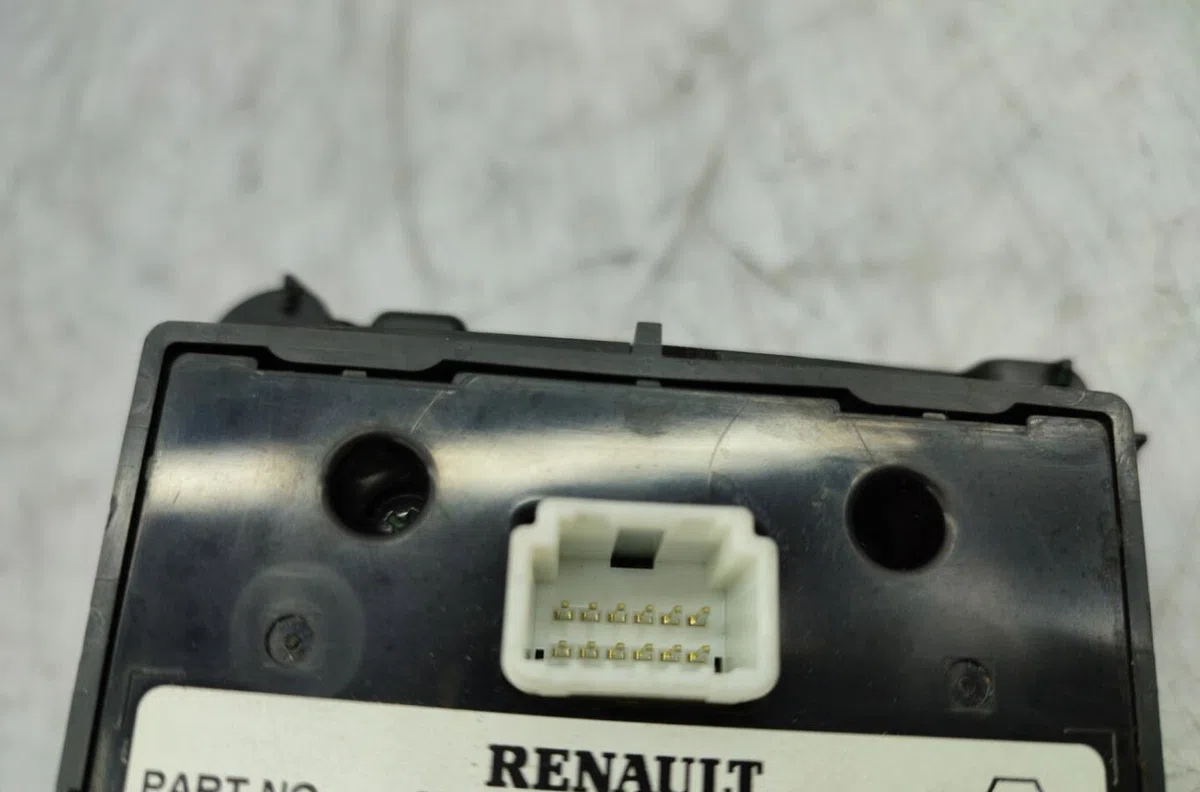 Commande autoradio RENAULT LAGUNA 3 PHASE 1 occasion — photo 2