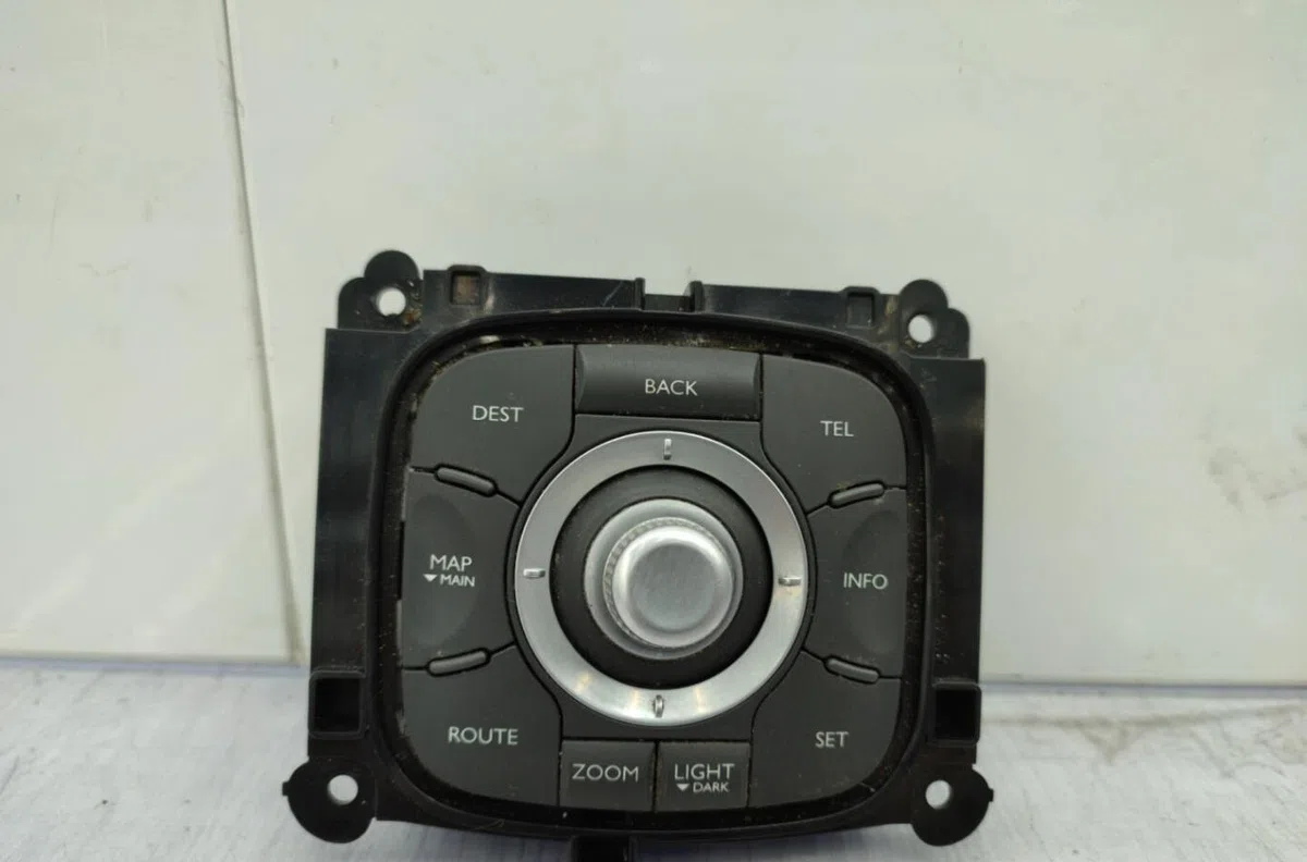 Commande autoradio RENAULT LAGUNA 3 PHASE 1 occasion — photo 4