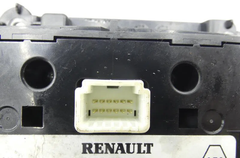 Commande autoradio RENAULT LAGUNA 3 PHASE 2 BREAK occasion — photo 2