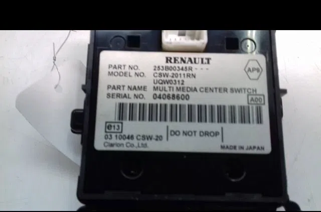 Commande autoradio Renault LAGUNA III (BT0-1) 2.0 dci (bt07, bt0j, bt14, bt1a, bt1s) (2007-2015) 5 portes occasion