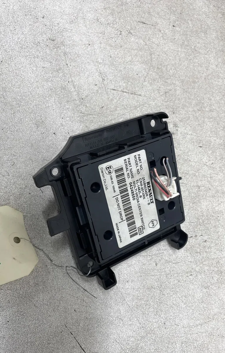 Commande autoradio Renault MEGANE III 3-5 portes (BZ0-1_, B3_) 1.5 dci (bz09, bz0d, bz1w, bz29, bz14) (2009) 5 portes oc