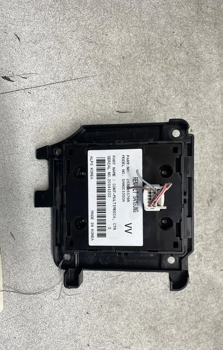 Commande autoradio Renault MEGANE III 3-5 portes (BZ0-1_, B3_) 1.5 dci (bz09, bz0d, bz1w, bz29, bz14) (2009) 5 portes occasion — photo 2