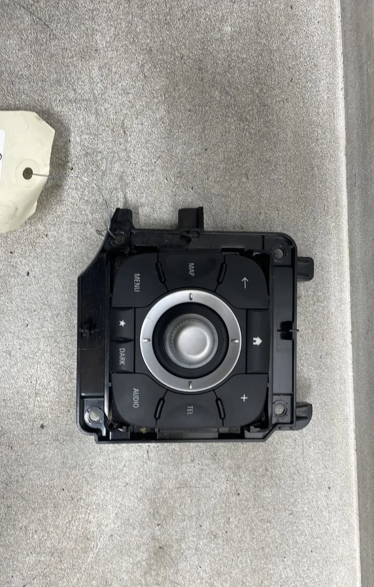 Commande autoradio Renault MEGANE III 3-5 portes (BZ0-1_, B3_) 1.6 dci (bz00, bz12, bz13) (2011-2015) 5 portes occasion