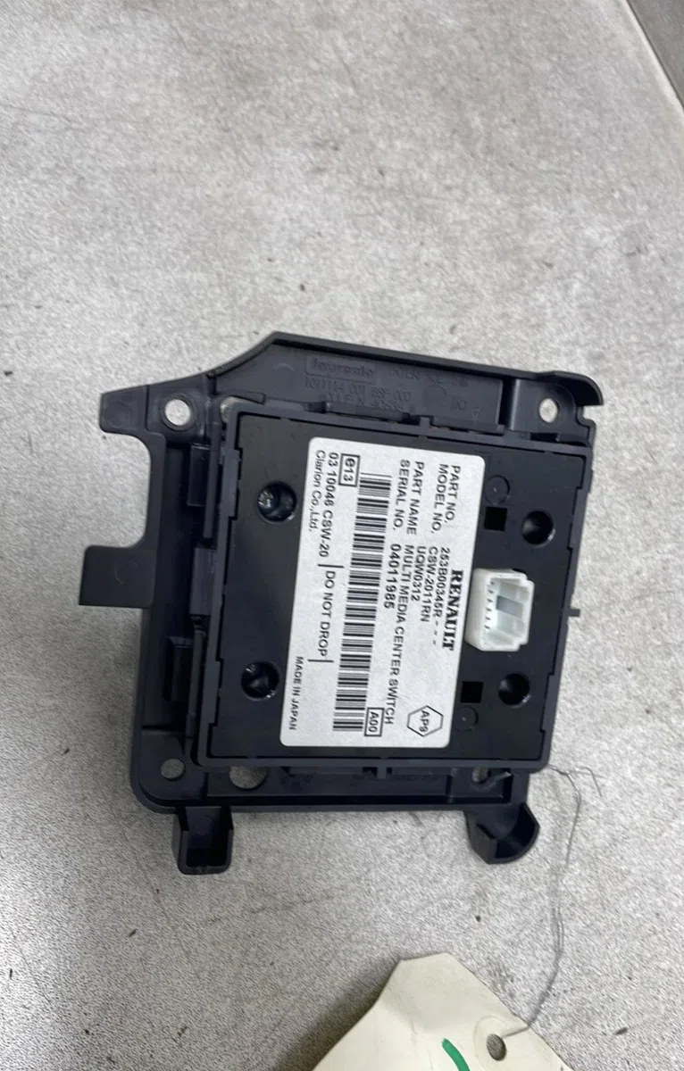 Commande autoradio Renault MEGANE III Grandtour (KZ0-1) 1.5 dci (kz0c, kz1a) (2009) occasion