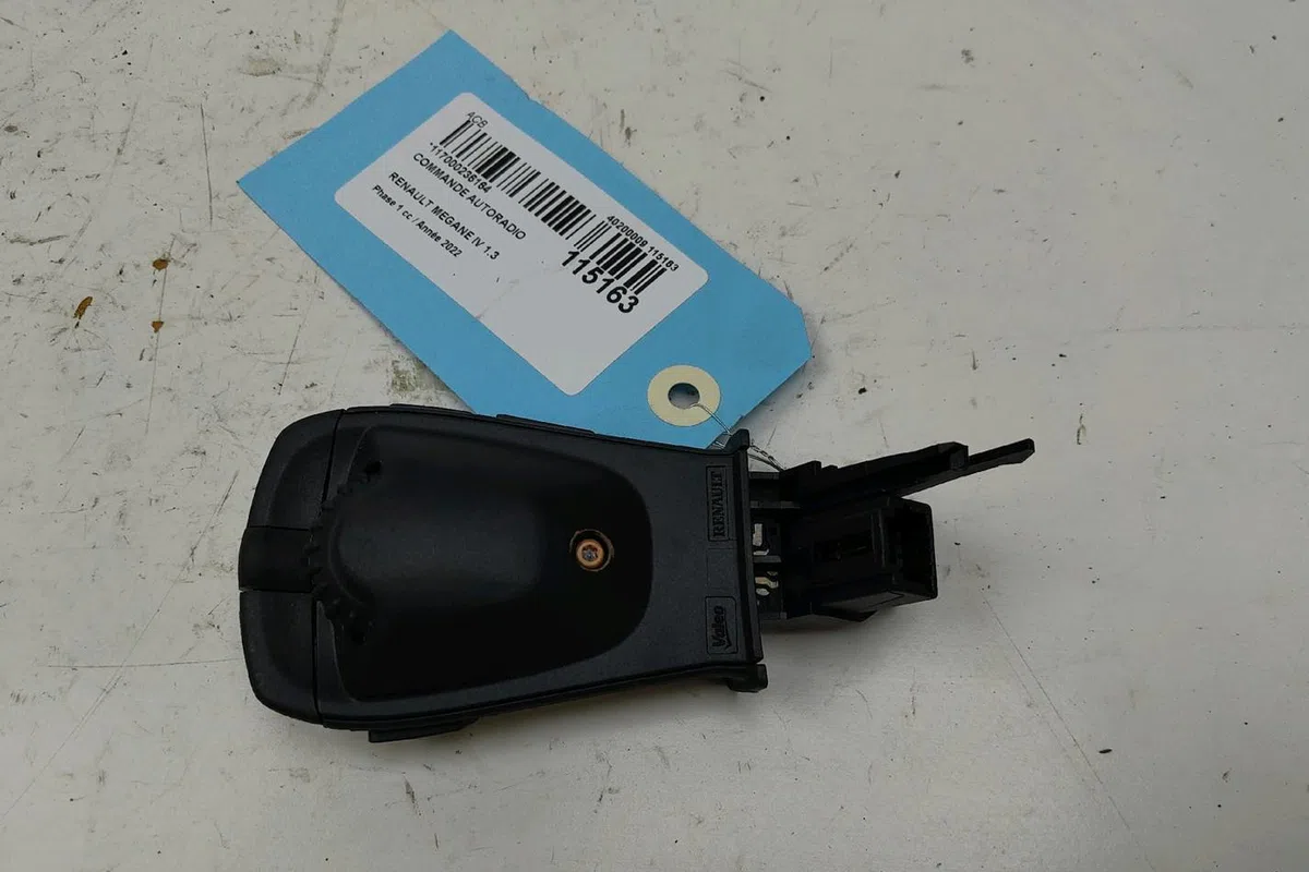 Commande autoradio Renault MEGANE IV 3-5 portes (B9A-M-N_) 1.3 tce 140 (b9nb) (2018) occasion — photo 2