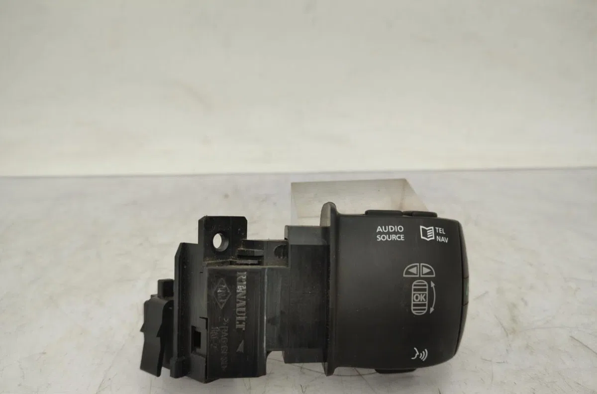 Commande autoradio RENAULT SCENIC 3 PHASE 1 occasion — photo 2