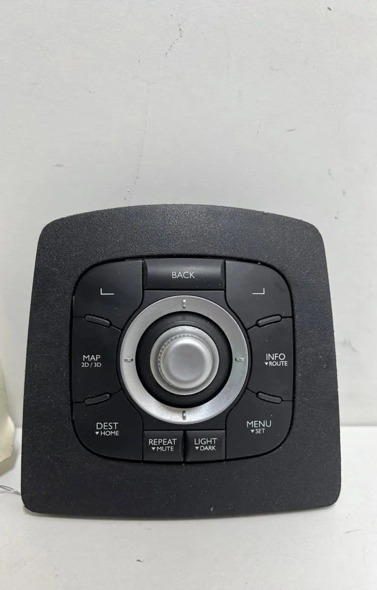 Commande autoradio Renault SCÉNIC III (JZ0-1_) 1.5 dci (2009) 5 portes occasion — photo 2