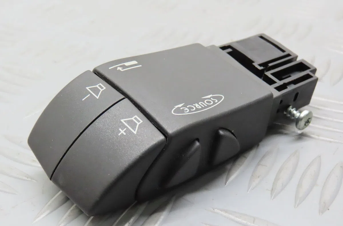 Commande autoradio Renault TWINGO II (CN0_) 1.2 16v (cn0k, cn0v) (2007) 3 portes occasion