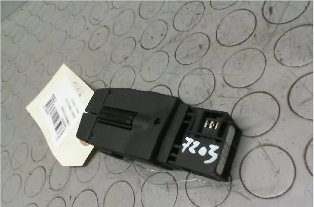 Commande autoradio Renault TWINGO II (CN0_) 1.5 dci 75 (2010) 3 portes occasion — photo 2
