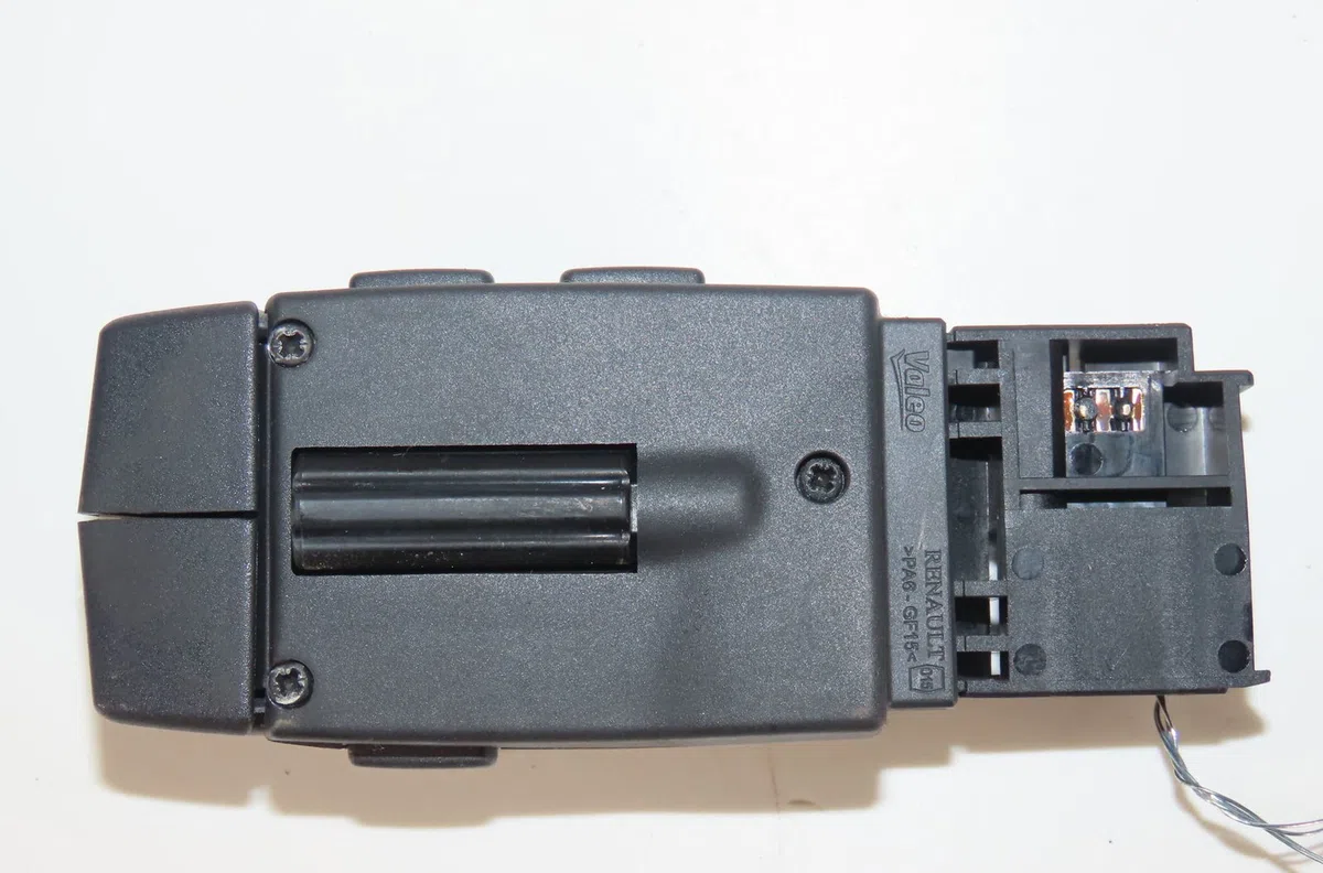 Commande autoradio Renault TWINGO III (BCM_, BCA_) 1.0 sce 70 (bcmb) (2015) 5 portes occasion — photo 2