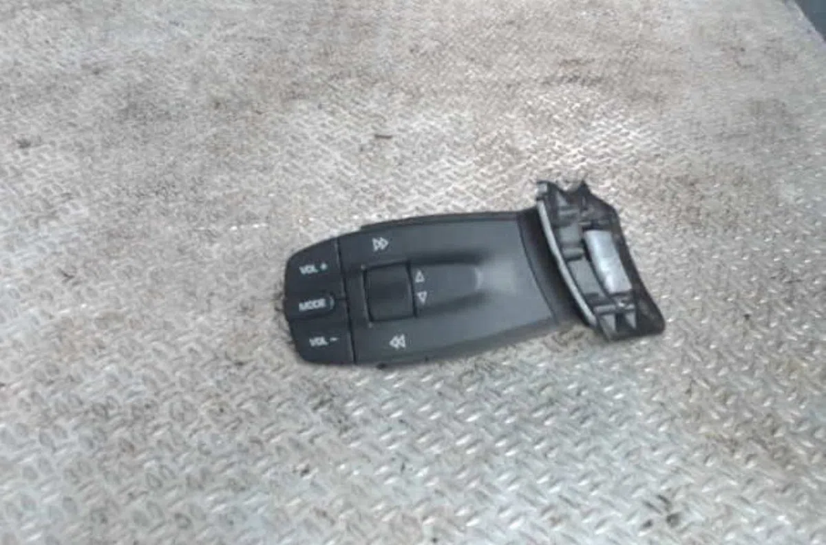 Commande autoradio Seat IBIZA IV SC (6J1, 6P5) 1.9 tdi (2008-2010) 3 portes occasion — photo 2