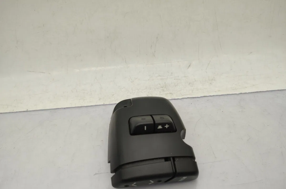 Commande autoradio TOYOTA YARIS 1 PHASE 2 occasion — photo 2