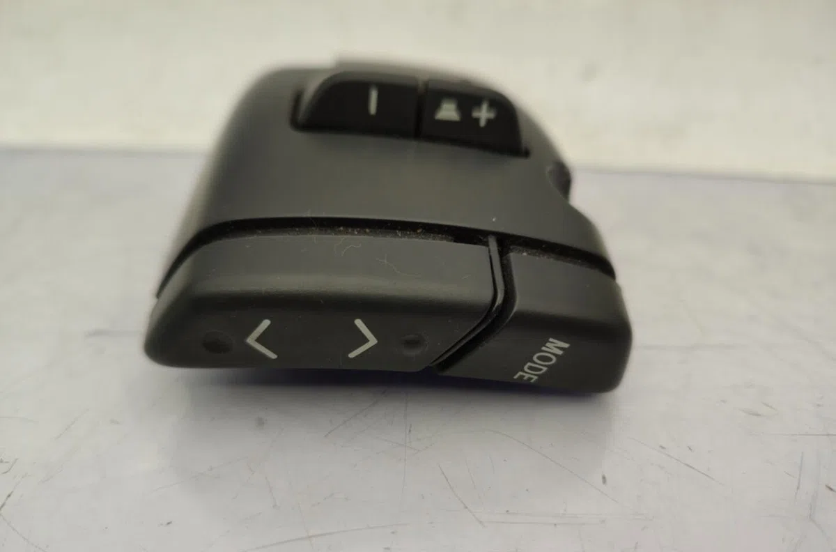 Commande autoradio TOYOTA YARIS 1 PHASE 2 occasion — photo 3