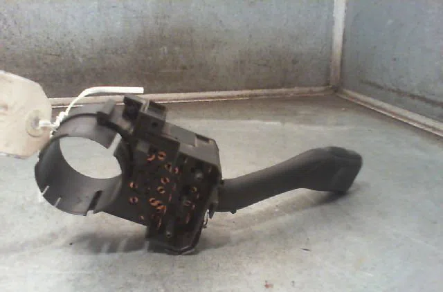 Commande clignotant Audi A3 (8L1) 1.9 tdi (1996-2001) occasion — photo 2